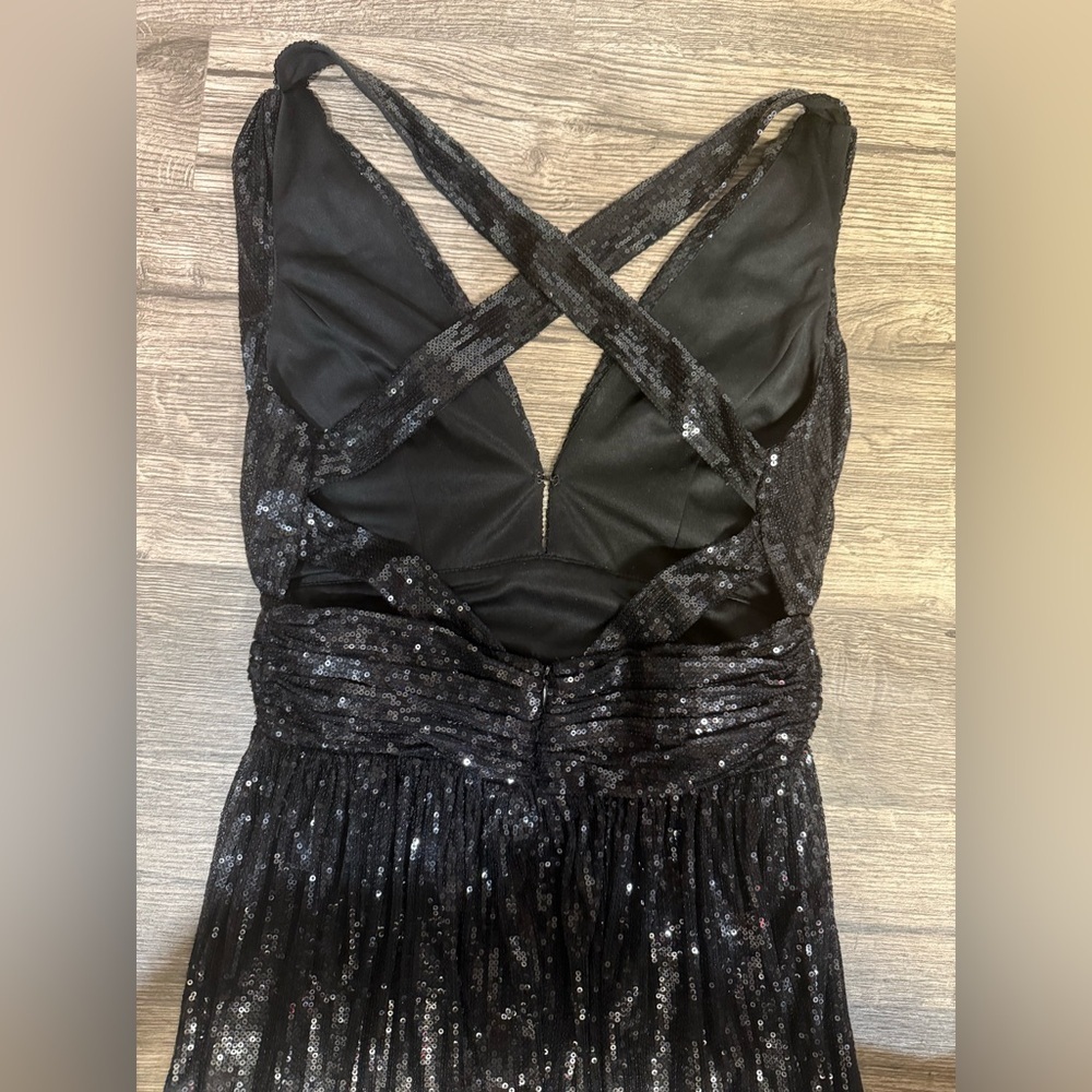 Chic Black Evening Gown - Picture 5 of 15